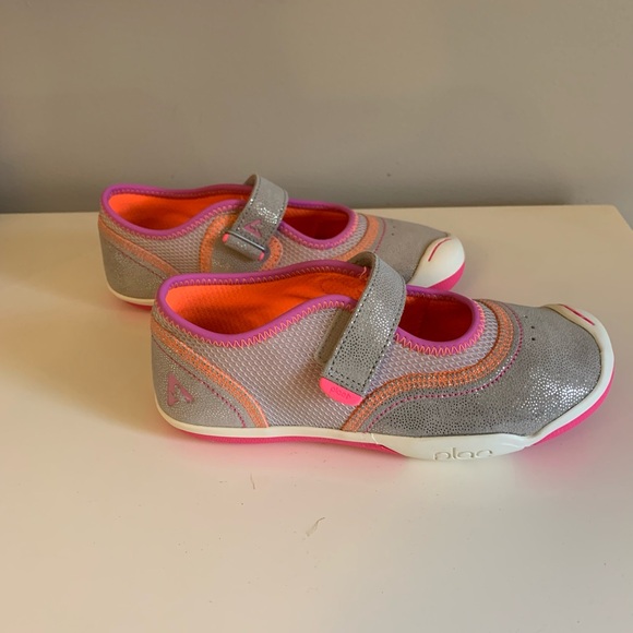 PLAE Kids Emme Sneakers - Silver and Pink - size 2 New With Tags - Picture 2 of 6